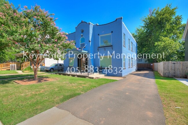 Building Photo - 1308 NW 16th St Unit 1