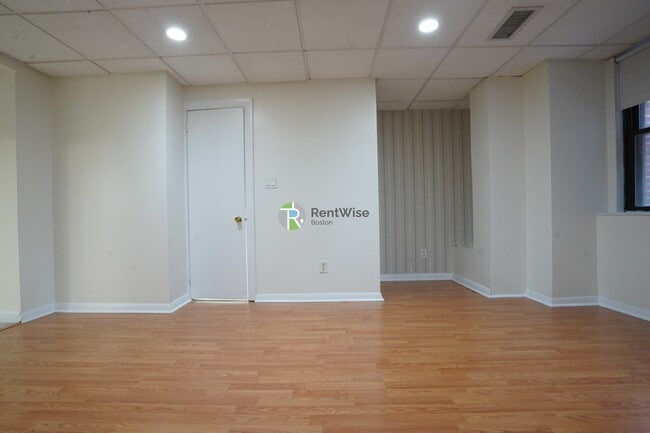 Photo - 62 Boylston St Unidad M20