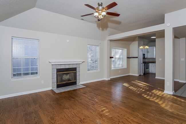 Photo - 108 Turnbrook Dr SW
