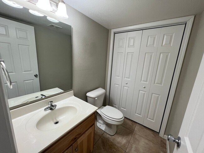 Photo - 16075 Holy Cross Ln Unidad 16075 A Holy Cross