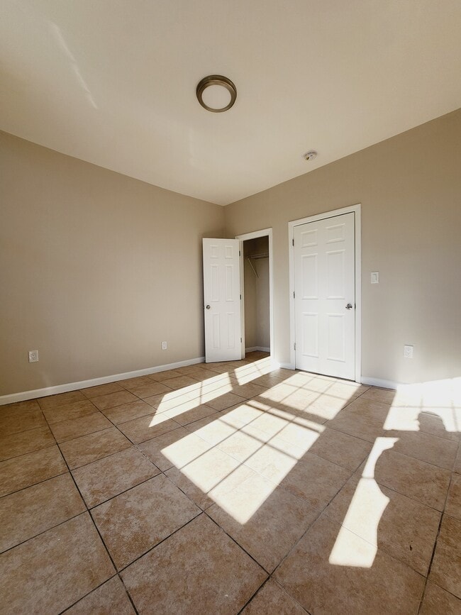 132 Wilkinson Ave 2R - 134 Wilkinson Ave Unit 2R