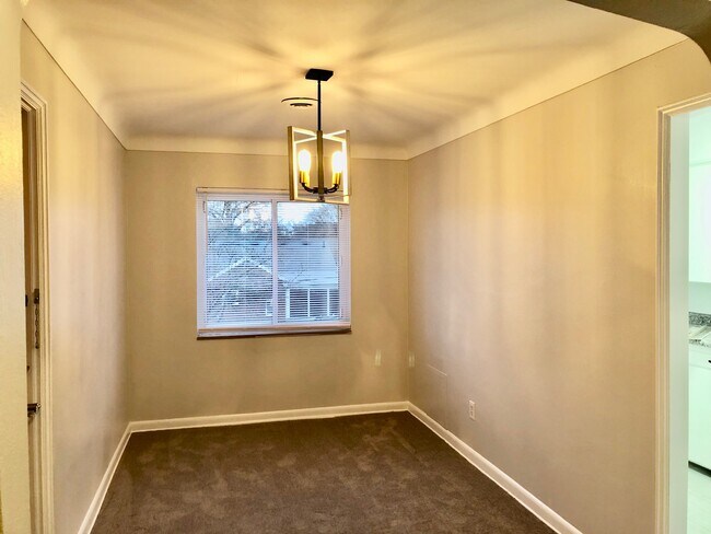 dining room - 3028 Pemberton Dr Unit 6