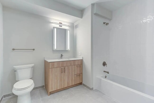 Photo - 336 E Wacker Dr
