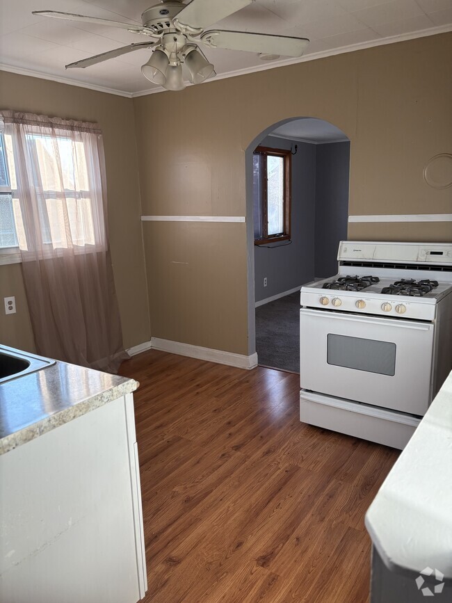 Building Photo - 87 Dempster St Unit Upper Rental