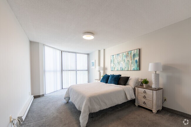 2BR, 1BA - Bedroom - Parkway Village