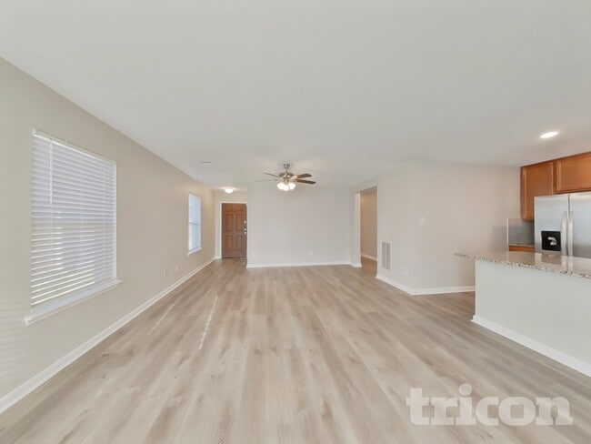 Photo - 20660 Dunrobin Dr