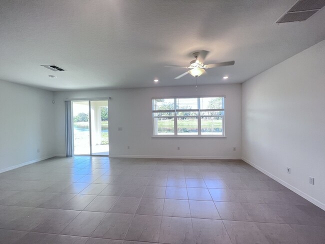Photo - "Epperson lagoon 4 Bed, 2.5 Bath Home in Wesley Chapel, FL - A Must-See Rental Property!"
Free wi...