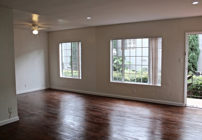 3409-3419 Club Dr