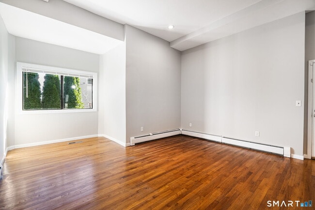 Photo - 300-302 Soundview Ave