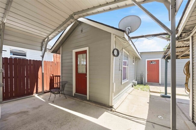 Building Photo - 9430 E Avenue K Unit A