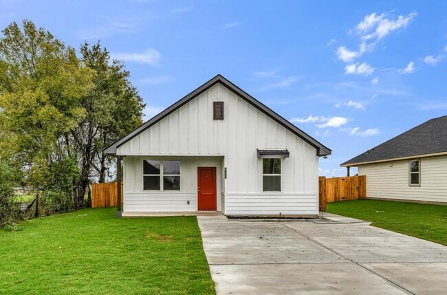 Photo - 309 W Martin LutherKing Dr