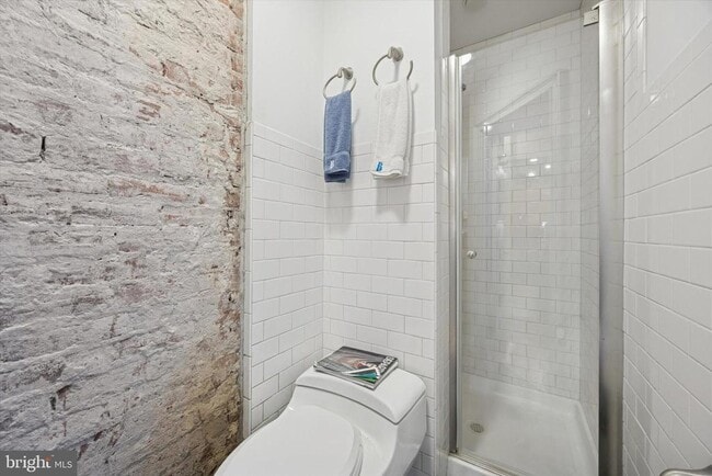 Photo - 916 Clinton St