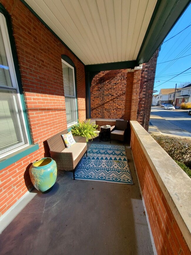 Sharpsburg Duplex - Sharpsburg Duplex Apartment Unit 2nd Floor