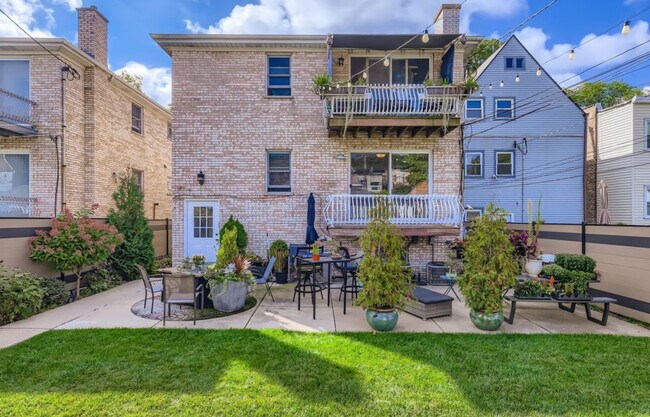 Photo - 2550 W Winnemac Ave Unit 1