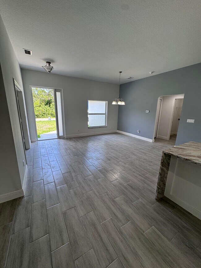 Photo - 3351 Lakeland Ave