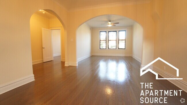 Building Photo - 2896 N Milwaukee Ave Rental