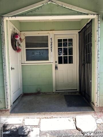 Building Photo - 1221 thorain