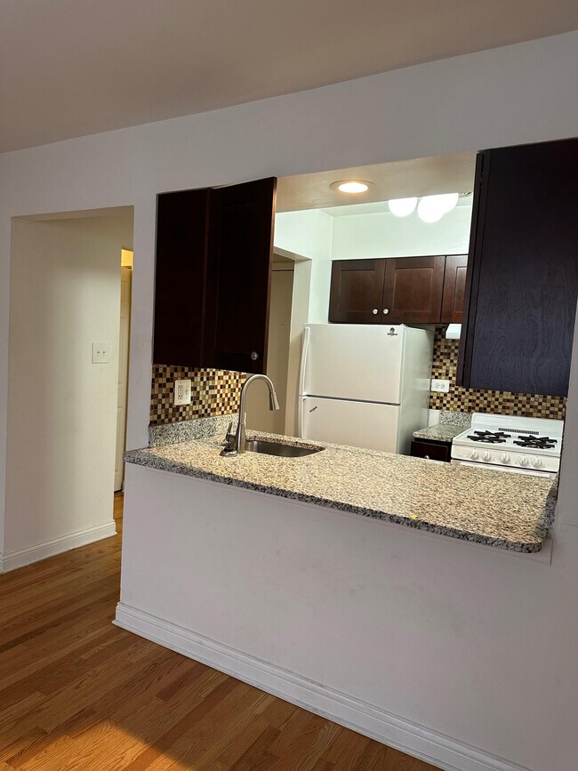 Photo - 3710 N Pine Grove Ave