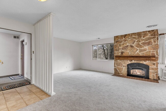 Photo - "Charming 2-Bed Oasis in Boulder with Spacious 862 Sq Ft Living!" Unidad 206