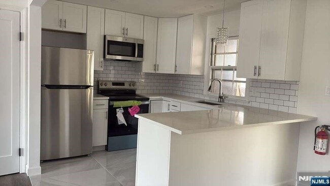 Photo - 671 Midland Ave Unidad 9A