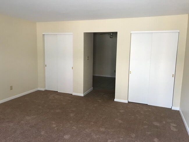 2 Double closets - 424 Aylesford Pl Unit #1