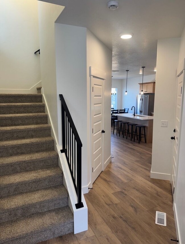 Photo - RES_VANDERWATT_866 Unit RES_VANDERWATT_866_UPSTAIRS