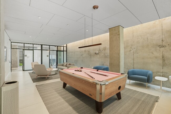 Photo - 160 N Desplaines St