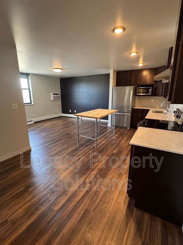 Photo - 202 E Greenfield Ln