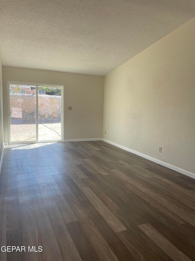 Photo - 866 Barandal Dr