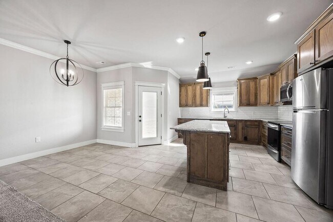 Photo - 1052 Hampton St