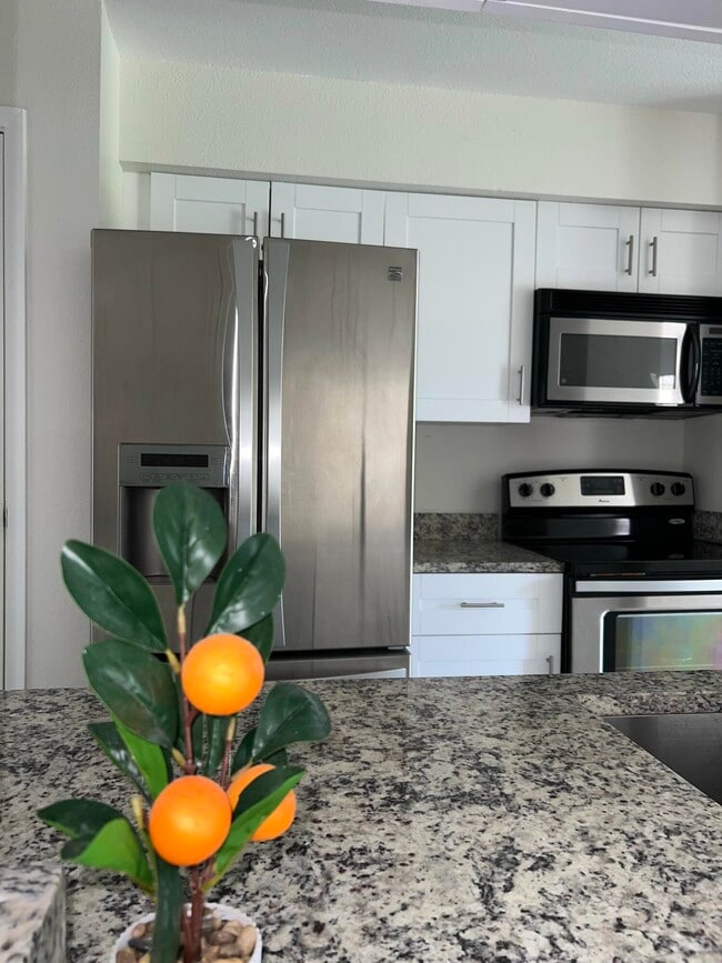 Building Photo - 899 Riverside Dr Unit 620