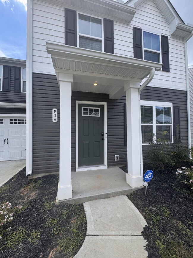 Building Photo - Charming 3-Bed, 2.5-Bath Home in Woodruff ...