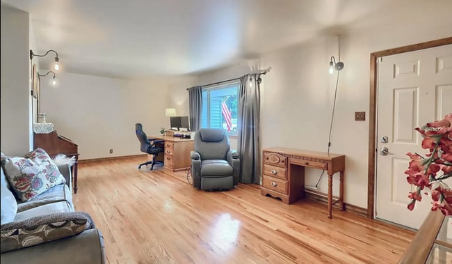 Photo - Huge room in a large shared home, private ... Unit 4