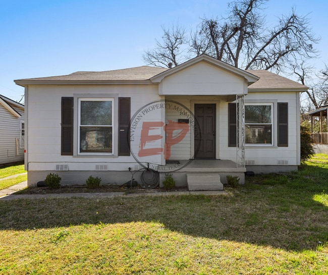 Building Photo - 2712 Lyle Ave