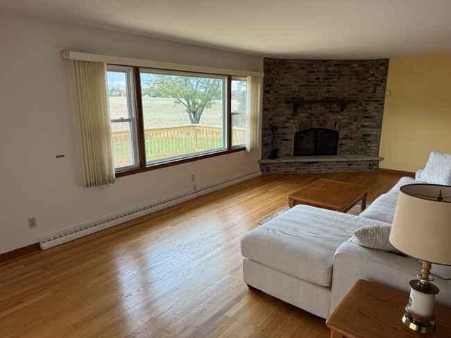 Photo - 123 E Division Rd