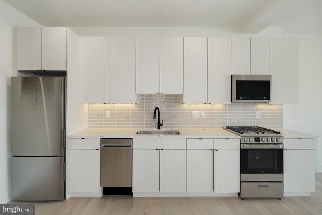 Photo - 2109 S Iseminger St Unit 3
