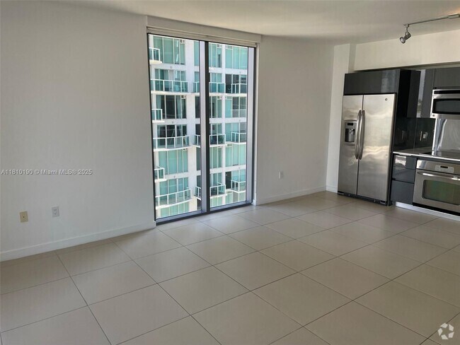 Building Photo - 31 SE 6th St Unit 1402 Rental