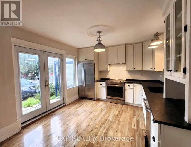 Photo - 446 MacNab St N