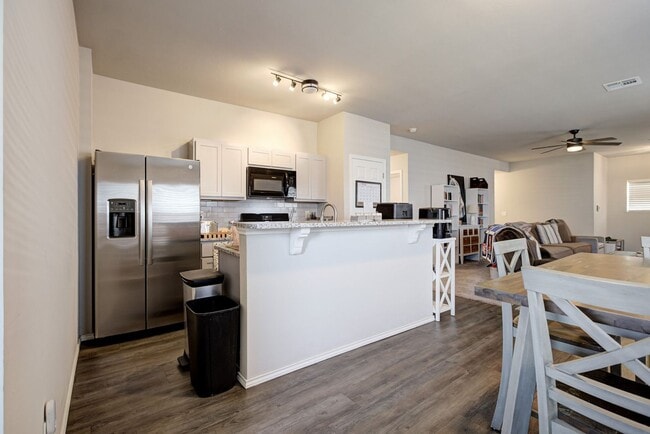 Photo - 3 bed 2 bath 2 car garage only two years o...