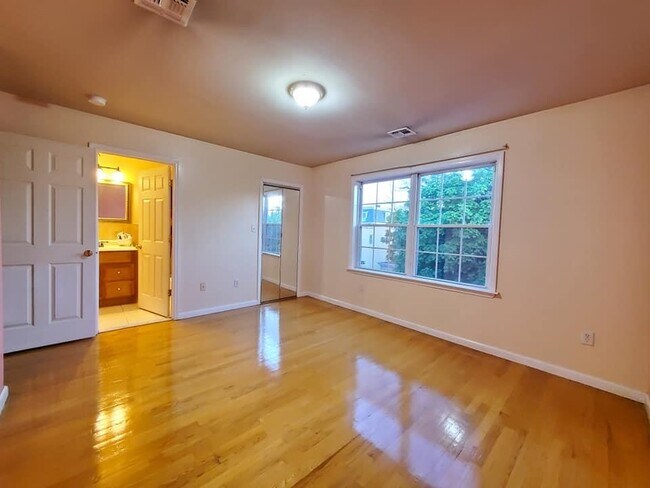 Photo - 27 Jewett Ave Unidad 2