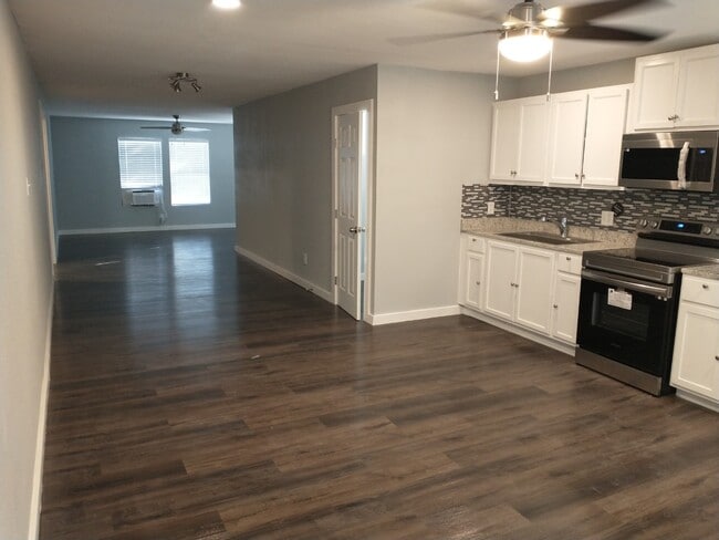 Open spaces - 614 Barberry St Unit 201