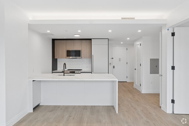 1BR, 1BA - 676SF - Kitchen