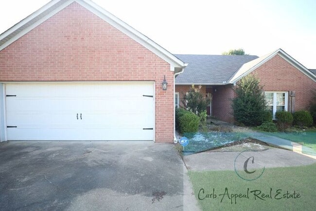 Building Photo - 4 bedroom 2 bath recently built home (Nett...