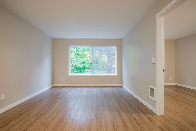 Photo - 1800 Eastlake Apts (Scenic)