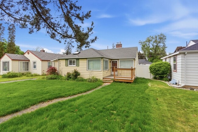 Building Photo - Modern & Cozy Spokane Retreat | Prime Location Near South Hill