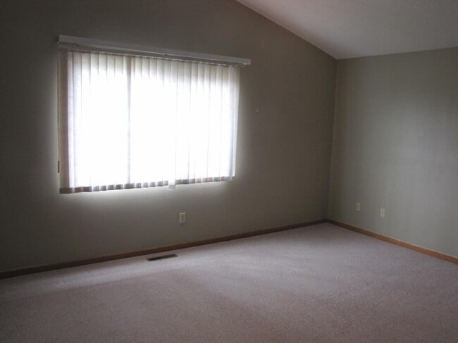 Photo - 4Bd*2Ba House in Farmington/Lakeville/AV Area! Avail. May 1st.