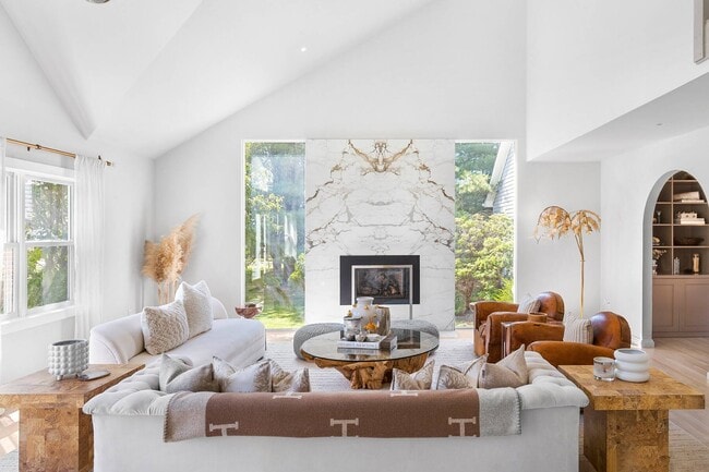 Photo - 550 Lumber Ln