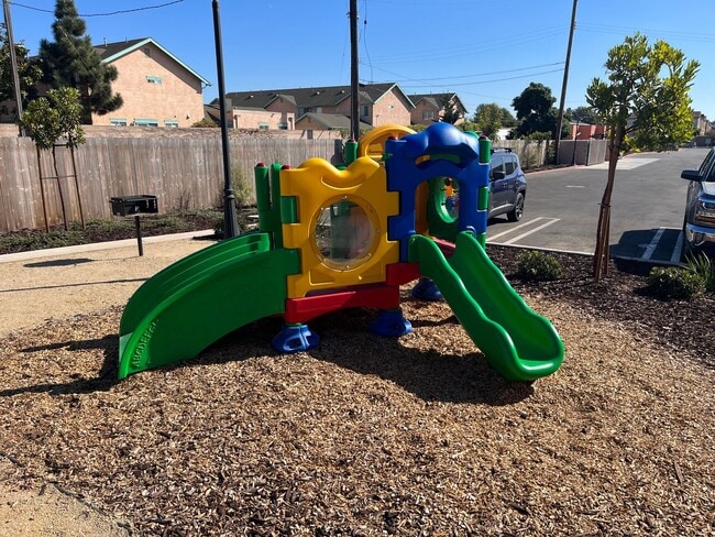 Photo - 575 E Newlove Dr