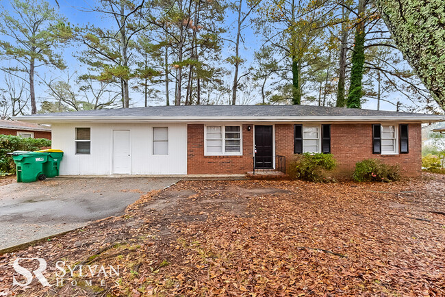 Nestled in the woods, sweet 3BR 1BA home - Nestled in the woods, sweet 3BR 1BA home