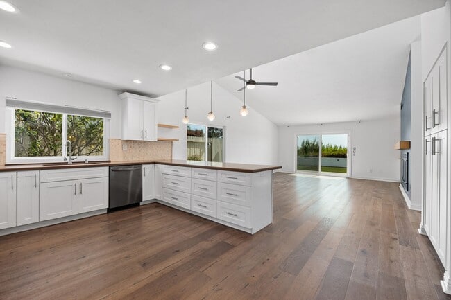Photo - Luxury Living in Coastal Carlsbad